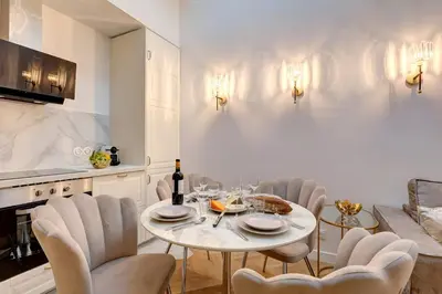 Cuisine ou kitchenette dans l'établissement TBS 204 - Prestigious suite near Champs-Élysées