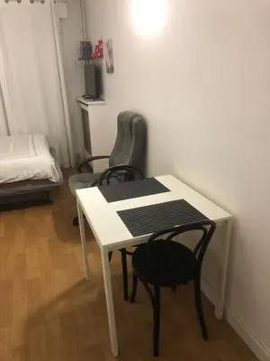 Un ou plusieurs lits dans un hébergement de l'établissement Studio Cosy Au Pied Du Metro