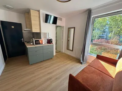 Cuisine ou kitchenette dans l'établissement New studio apartment hotel Palais des Congrès 11