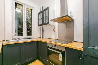 Cuisine ou kitchenette dans l'établissement T2 Paris 19ème Buttes Chaumont - II