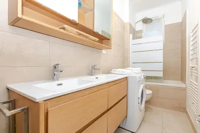 Salle de bains dans l'établissement T2 Paris 19ème Buttes Chaumont - II