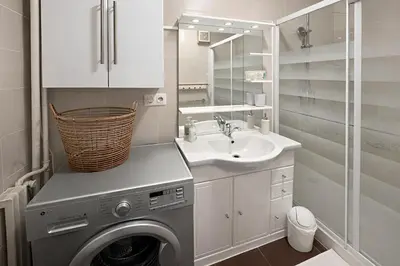 Salle de bains dans l'établissement Le Candelaria - 6 pers - Proche Paris - Balcon