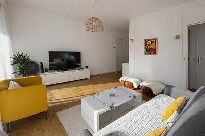 Télévision ou salle de divertissement dans l'établissement Le Candelaria - 6 pers - Proche Paris - Balcon