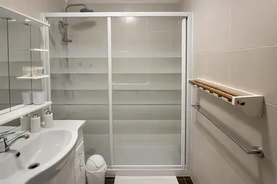Salle de bains dans l'établissement Le Candelaria - 6 pers - Proche Paris - Balcon
