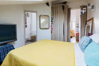 Un ou plusieurs lits dans un hébergement de l'établissement Le Rooftop Aux Puces - Terrasse rooftop