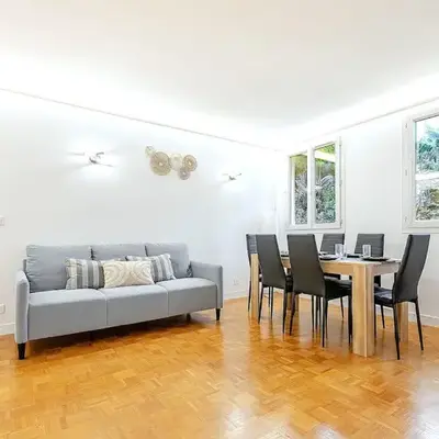 Séjour accueillant 3 chambres dans le 20ème