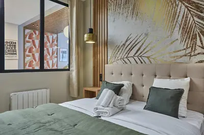 Un ou plusieurs lits dans un hébergement de l'établissement Exceptional 4BDR 10P apartment near Montmartre