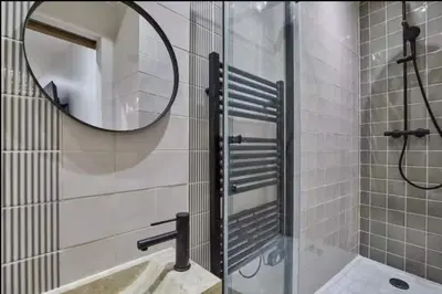 Salle de bains dans l'établissement Superb 3-bedroom8-person apartment near Bois de Vincennes