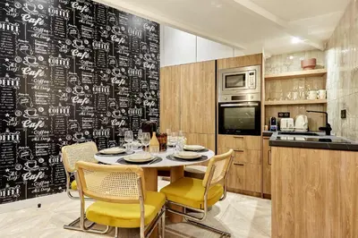Cuisine ou kitchenette dans l'établissement Superb 3-bedroom flat near the Moulin Rouge and Montmartre