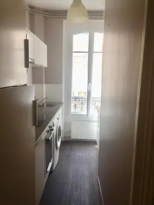 Cuisine ou kitchenette dans l'établissement Cozy studio in Paris
