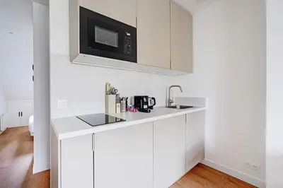 Cuisine ou kitchenette dans l'établissement Comfortable and modern 2P studio - 16th Paris