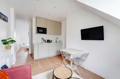 Cuisine ou kitchenette dans l'établissement Comfortable and modern 2P studio - 16th Paris