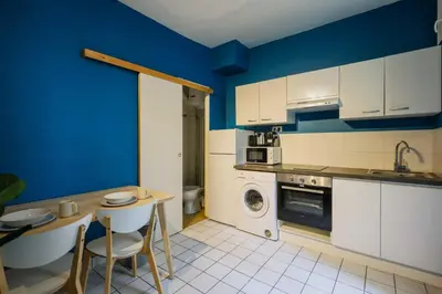 Cuisine ou kitchenette dans l'établissement Charming studio 2P – Near the Eiffel Tower