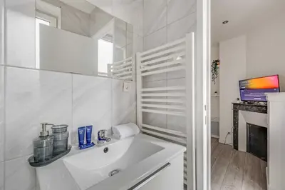 Cuisine ou kitchenette dans l'établissement Cosy Studio - 2P- Clichy