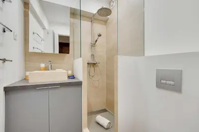 Salle de bains dans l'établissement Charming apartment - 2P - Trocadéro
