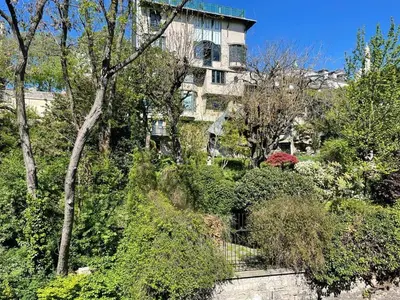 Jardin de l'établissement Cozy MONTMARTRE