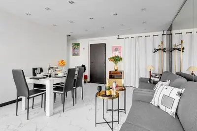 Coin salon dans l'établissement 95 Bardotlulu - Wonderful apartment in Paris 2