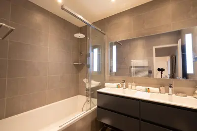 Salle de bains dans l'établissement Appartement Trocadero - 4 étoiles - Welkeys