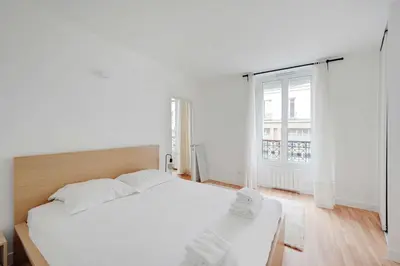 Un ou plusieurs lits dans un hébergement de l'établissement Comfortable Apartment 1BR 2P – Paris 10th