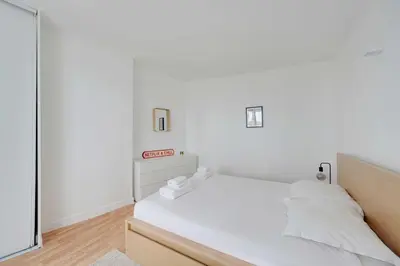 Un ou plusieurs lits dans un hébergement de l'établissement Comfortable Apartment 1BR 2P – Paris 10th