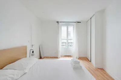 Un ou plusieurs lits dans un hébergement de l'établissement Comfortable Apartment 1BR 2P – Paris 10th