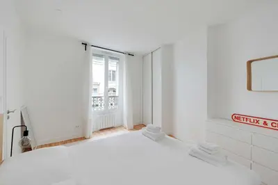 Un ou plusieurs lits dans un hébergement de l'établissement Comfortable Apartment 1BR 2P – Paris 10th
