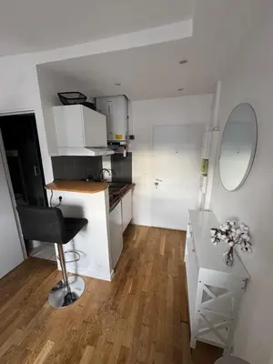 Cuisine ou kitchenette dans l'établissement Paris 19 Cozy Stay
