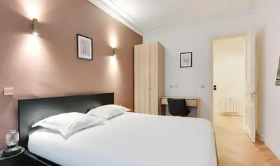 Un ou plusieurs lits dans un hébergement de l'établissement Magnifique Appartement - 3 BR-Arc de Triomphe