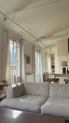 Coin salon dans l'établissement Duplex, grand balcon et sauna
