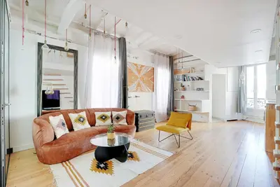 Coin salon dans l'établissement Spacious apartment 2BR 4P – République