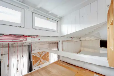 Un ou plusieurs lits dans un hébergement de l'établissement Spacious apartment 2BR 4P – République