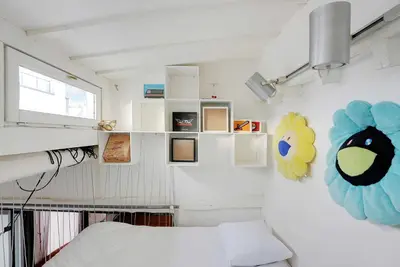 Cuisine ou kitchenette dans l'établissement Spacious apartment 2BR 4P – République