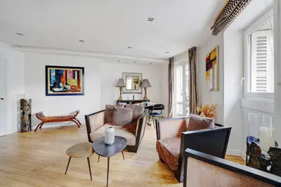 Coin salon dans l'établissement Bright Spacious 2P – Eiffel Tower Auteuil