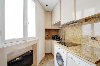 Cuisine ou kitchenette dans l'établissement Bright Spacious 2P – Eiffel Tower Auteuil