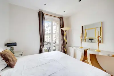 Un ou plusieurs lits dans un hébergement de l'établissement Bright Spacious 2P – Eiffel Tower Auteuil