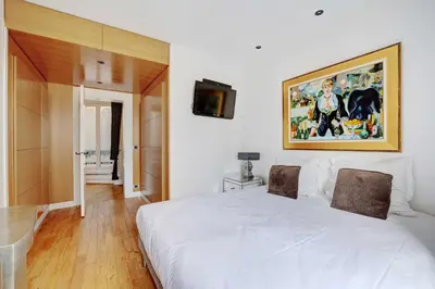 Un ou plusieurs lits dans un hébergement de l'établissement Bright Spacious 2P – Eiffel Tower Auteuil