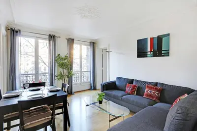 Coin salon dans l'établissement Beautiful apartment - 2BR 4P - Arc de Triomphe