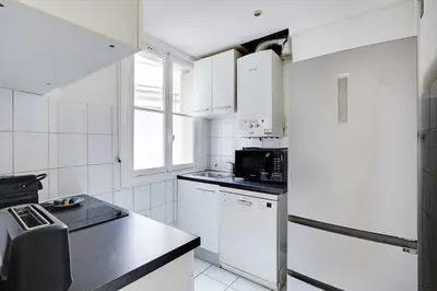 Cuisine ou kitchenette dans l'établissement Beautiful apartment - 2BR 4P - Arc de Triomphe