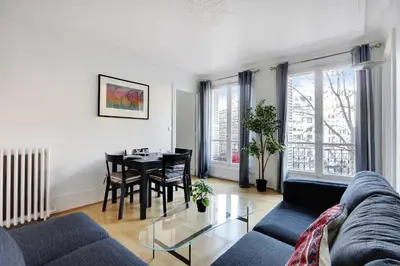 Coin salon dans l'établissement Beautiful apartment - 2BR 4P - Arc de Triomphe