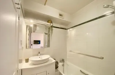 Salle de bains dans l'établissement Tour Eiffel Passy Quai de Seine Paris