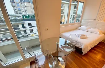 Un ou plusieurs lits dans un hébergement de l'établissement Tour Eiffel Passy Quai de Seine Paris