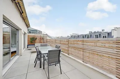 Balcon ou terrasse dans l'établissement A C 2P apartment with terrace and view of Paris