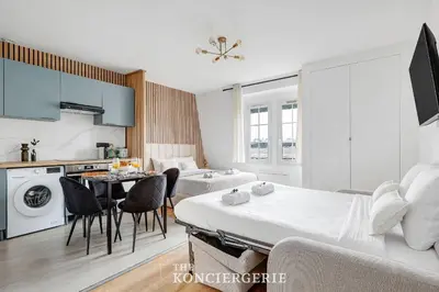 Cuisine ou kitchenette dans l'établissement Studio d'Architecte Haut de Gamme - Elegance et Confort - Paris