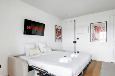 Un ou plusieurs lits dans un hébergement de l'établissement Studio d'Architecte Haut de Gamme - Elegance et Confort - Paris