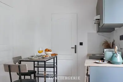 Cuisine ou kitchenette dans l'établissement Studio Elegant Redecore - Confort et Calme a Paris