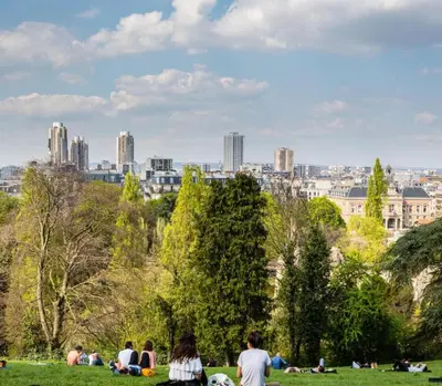 Vue générale sur Paris ou vue de la ville depuis l'appartement