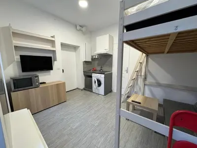 Cuisine ou kitchenette dans l'établissement New studio between Jourdain and Buttes de Chaumont