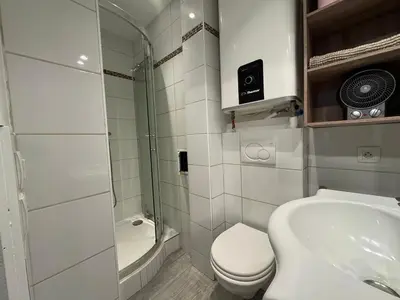Salle de bains dans l'établissement New studio between Jourdain and Buttes de Chaumont