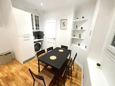 Cuisine ou kitchenette dans l'établissement Appartement Chic Paris 16, Proche Tour Eiffel