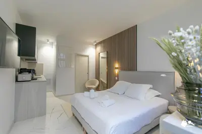 Un ou plusieurs lits dans un hébergement de l'établissement MBA - Echiquier 2 Luxury Appartment Paris Center